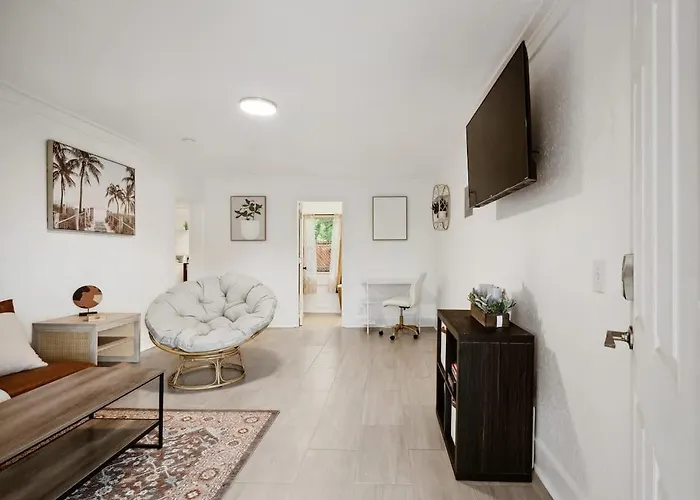 Pad 1br 1ba Modern Holiday home