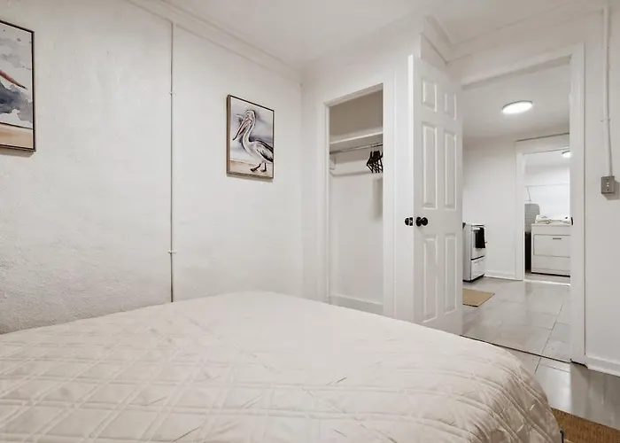 Pad 1br 1ba Modern